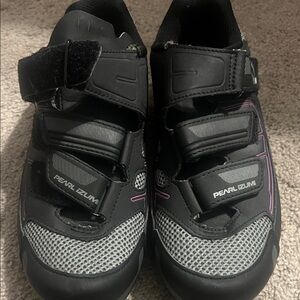 Pearl Izumi Kids Black and Gray Sneakers